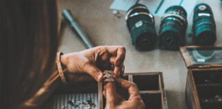 jak czyścić biżuterie