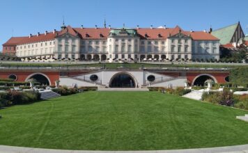 Historia zamków i pałaców w Polsce – Prześledź rozwój zamków i pałaców w Polsce od średniowiecza aż po czasy współczesne Historia zamków i pałaców w Polsce