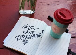 Jak zrobić napis na torcie z czekolady?