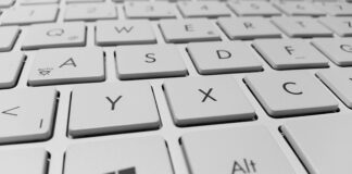 Jak wybielić pożółkłą gumę?