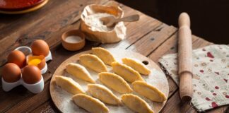 Jak zmiękczyć gotowe placki tortilli?