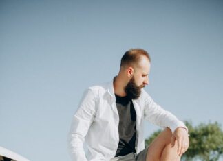 Czy jeansowe szorty to dobry wybór na lato? szorty jeansowe męskie